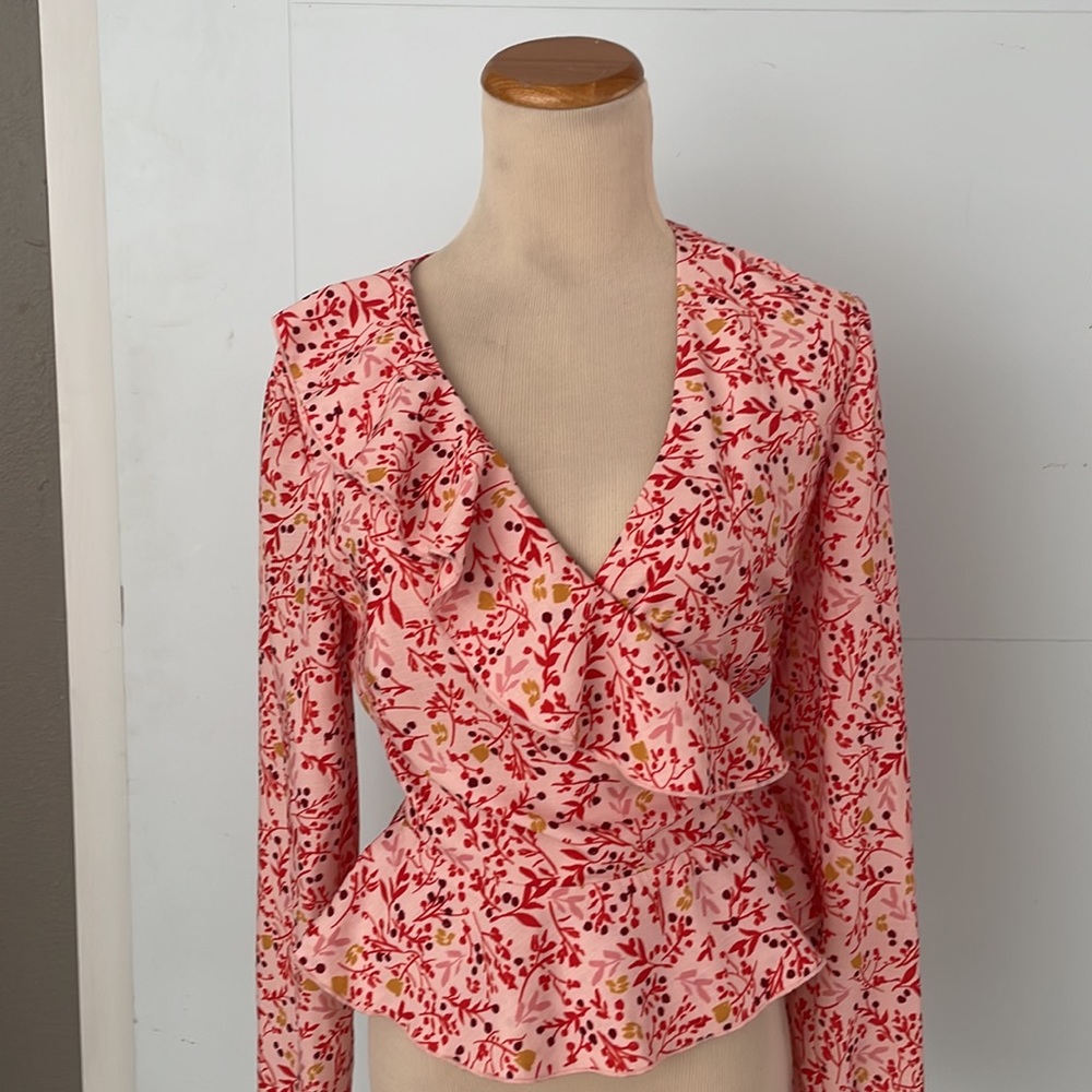 Finders/Salmon floral low v cross over long sleeve top. M